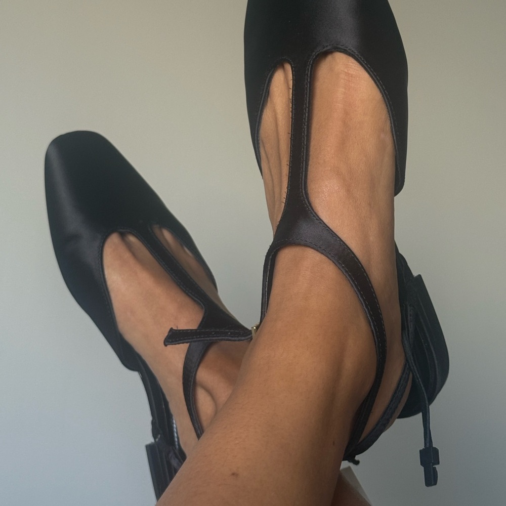 Zara Black Flats & Loafers Classic Design